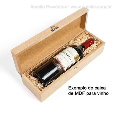 Vinho Italiano Montepulciano DOC na caixa de MDF