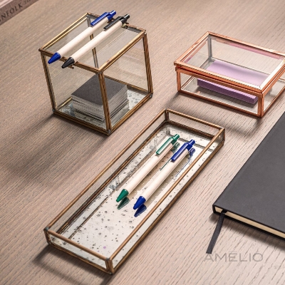 Caneta produzida através de pacotes de leite reciclado